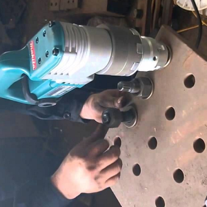 Máy Siết Cắt Bu Lông Makita 6922NB