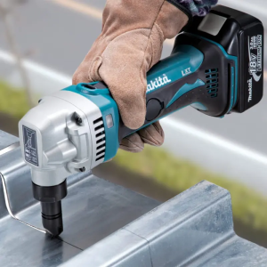 Máy Cắt Tôn Dùng Pin Makita DJN161Z (18v) (không kèm pin sạc)