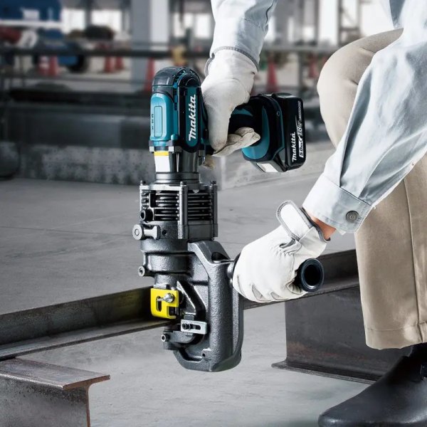 Máy Đột Lỗ Thủy Lực Dùng Pin Makita DPP200ZK (18v) (không kèm pin sạc)