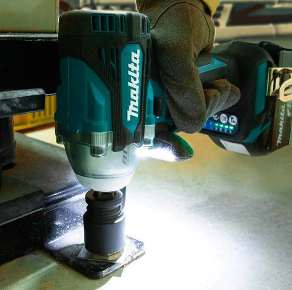 Máy Siết Bu Lông Dùng Pin Makita DTW300FJX4 (bộ đầu tuýp)(1 (kèm 02 pin 3.0 + sach nhanh)
